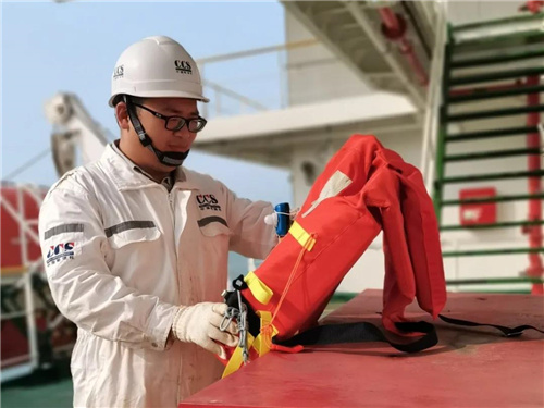 船级社（CCS）福州分社验船师华剑锋，荣获CCS 2020年度优秀验船师荣誉称号。